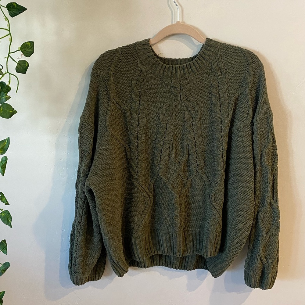 Super cozy oversized green knitted sweater